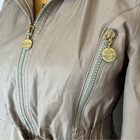 Betsey Johnson Belted Taupe Raincoat ruffle jacket – Hooded Gold Hardware XS - Picture 7 of 8